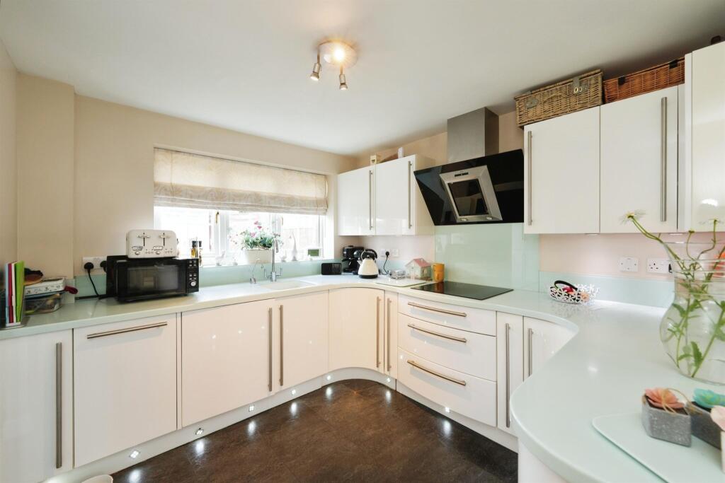 Church Farm Road, Emersons Green, Bristol photo 2