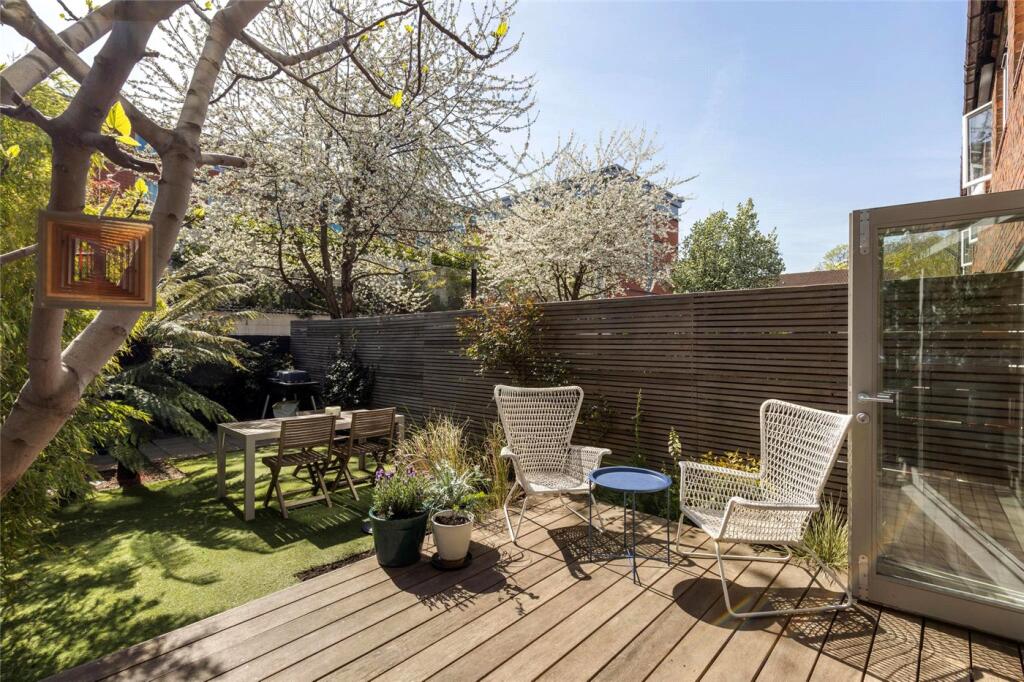 Greenham Close, London, SE1 - View 2