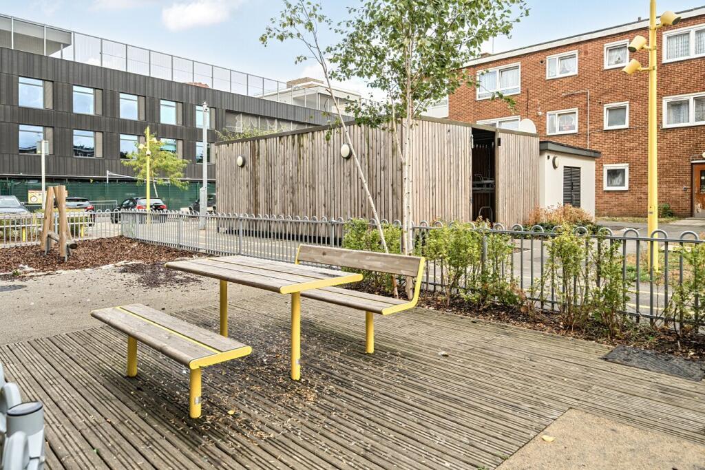 Apartment in Ilford - View 3
