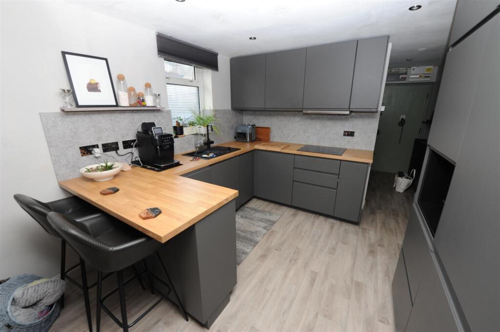 Apartment in Bradford, West Yorkshire - View 3