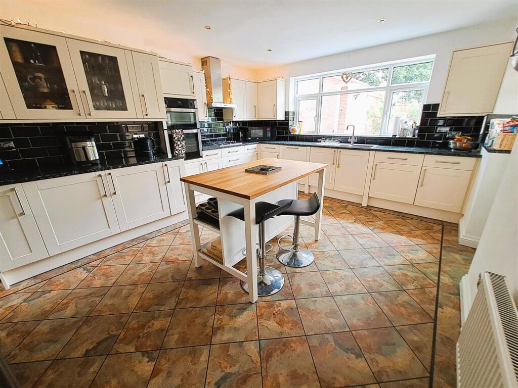 Palmvale Croft, Sheldon, Birmingham photo 2