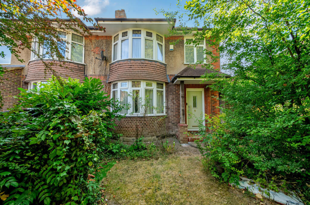 Main image of property: Kingscroft Avenue, Dunstable, Bedfordshire