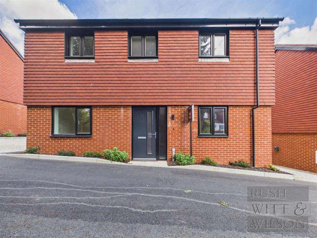 3-bed detached on Blackfriars Field, Battle, £485,000