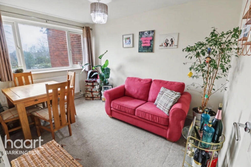 Apartment in Epping Forest, Chigwell - View 4
