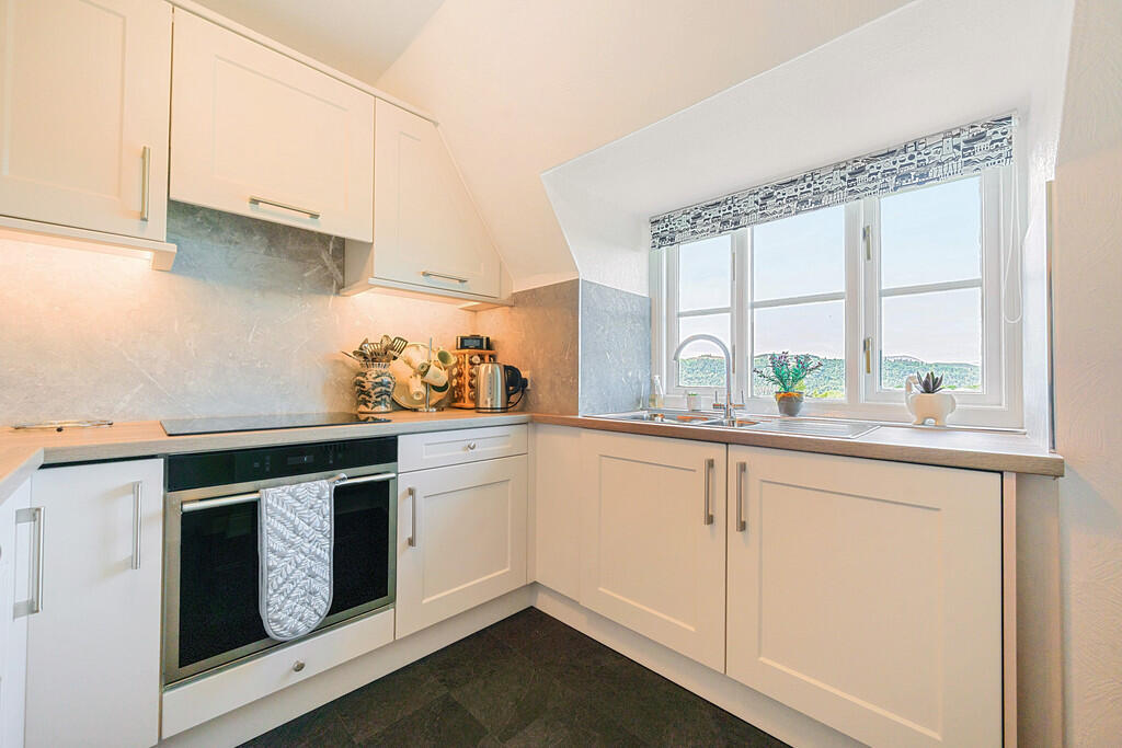6 Thornbarrow Hall, Thornbarrow Drive, Windermere, Cumbria, LA23 2EP photo 4