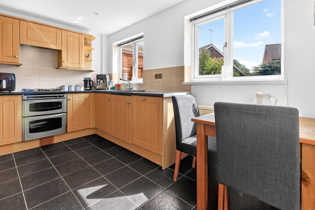 House in Binfield, Temple Park - View 4