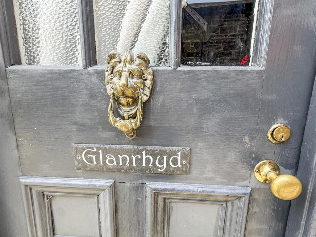 House in Llanrhaeadr-ym-Mochnant - More