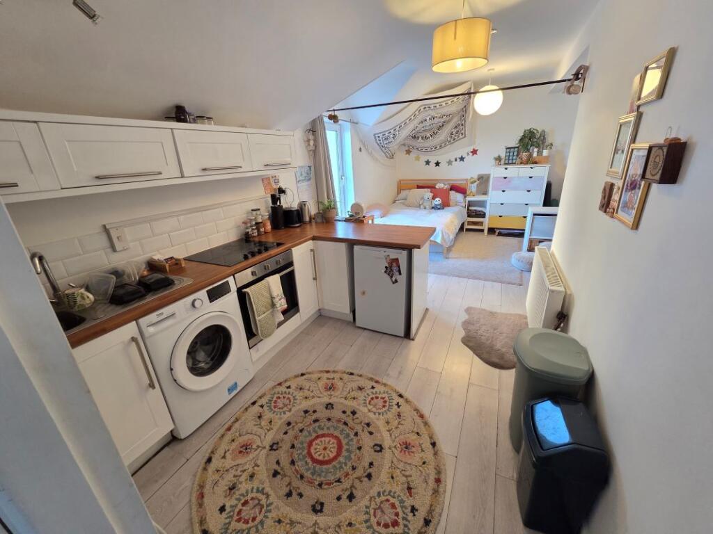 Main image of property: Flat 3, 25 St Michael's Road, Bournemouth, Dorset, BH2 5DP