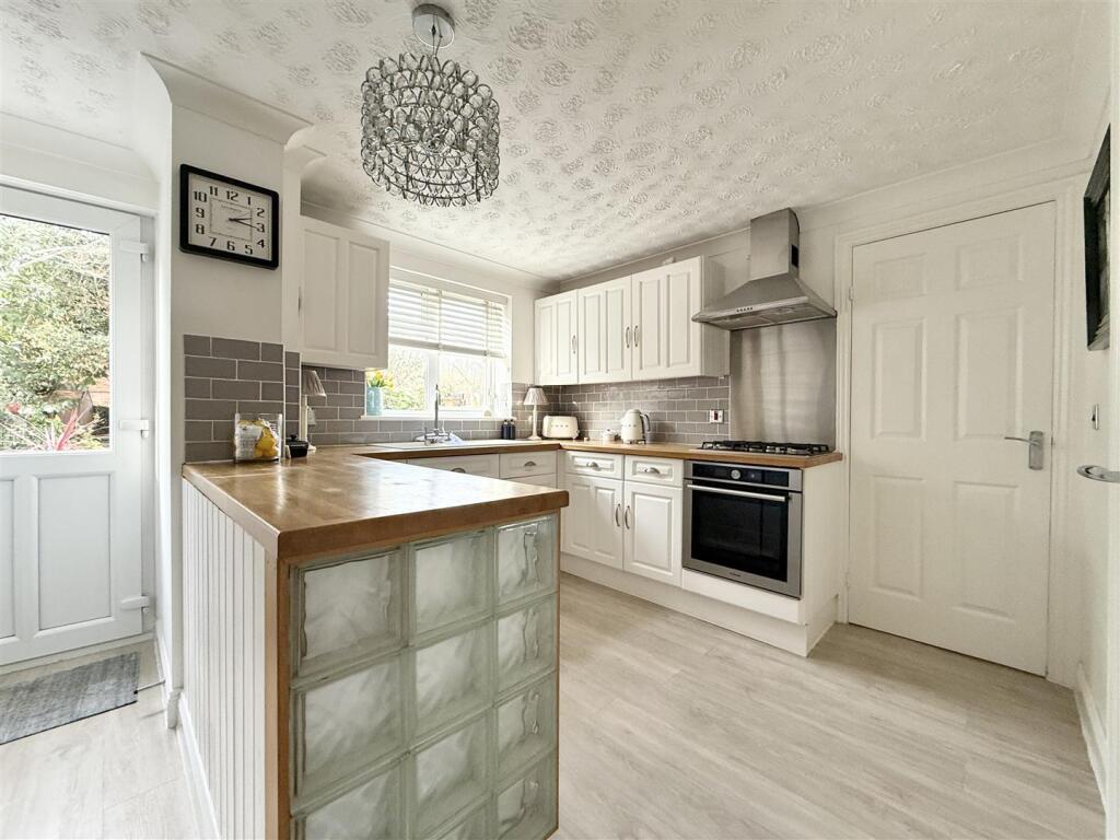 Mandarin Way, Whetstone, Leicester photo 2