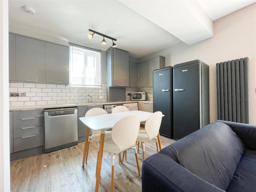 House in Sheffield, South Yorkshire - More