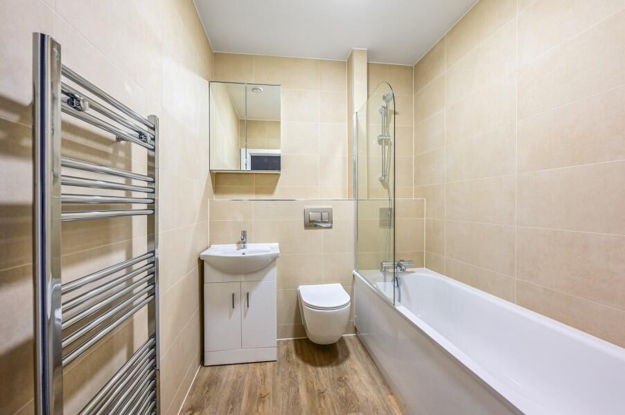 Apartment in Surrey Heath, Surrey - More