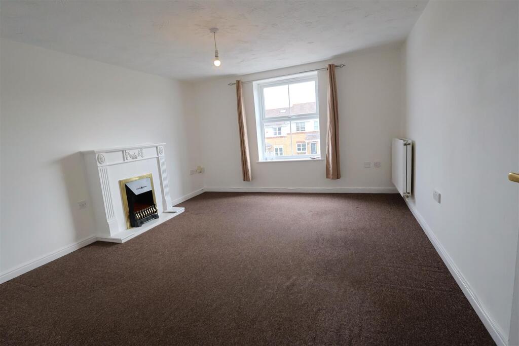 Apartment in Rochester - View 4