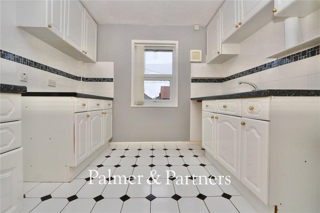 Apartment in Ipswich, Belstead Hills - View 4