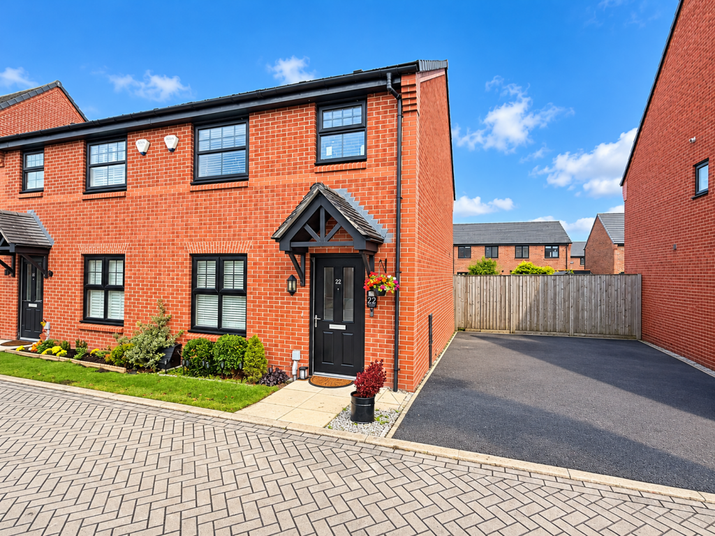 3-bed semi-detached on Hawthorn Avenue, Hazel Grove, £350,000