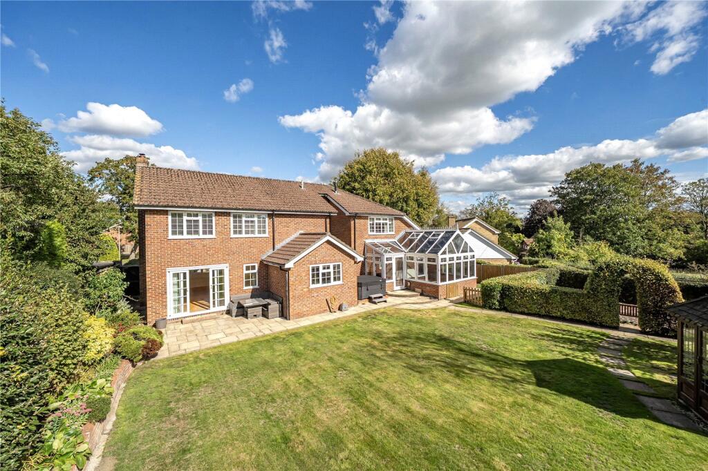 Cedar Close, Tadley, Hampshire, RG26 photo 2
