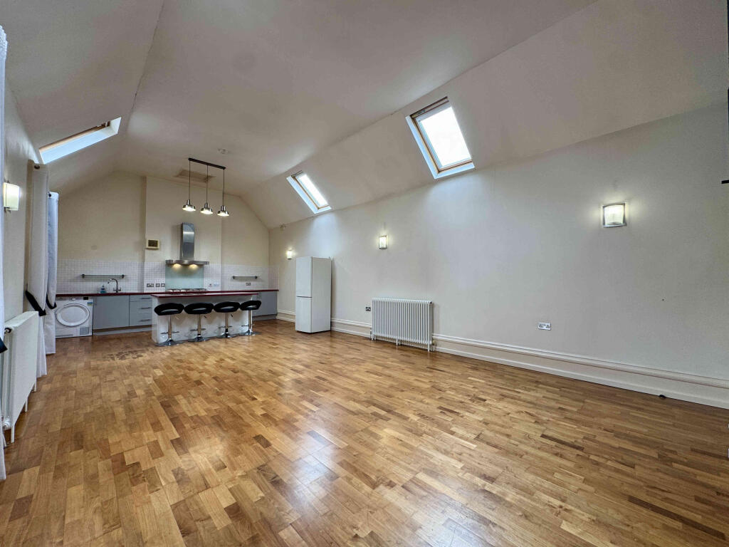 Flat 2, The Coach House, 70 New North Road, Edgerton HD1 5NE photo 4