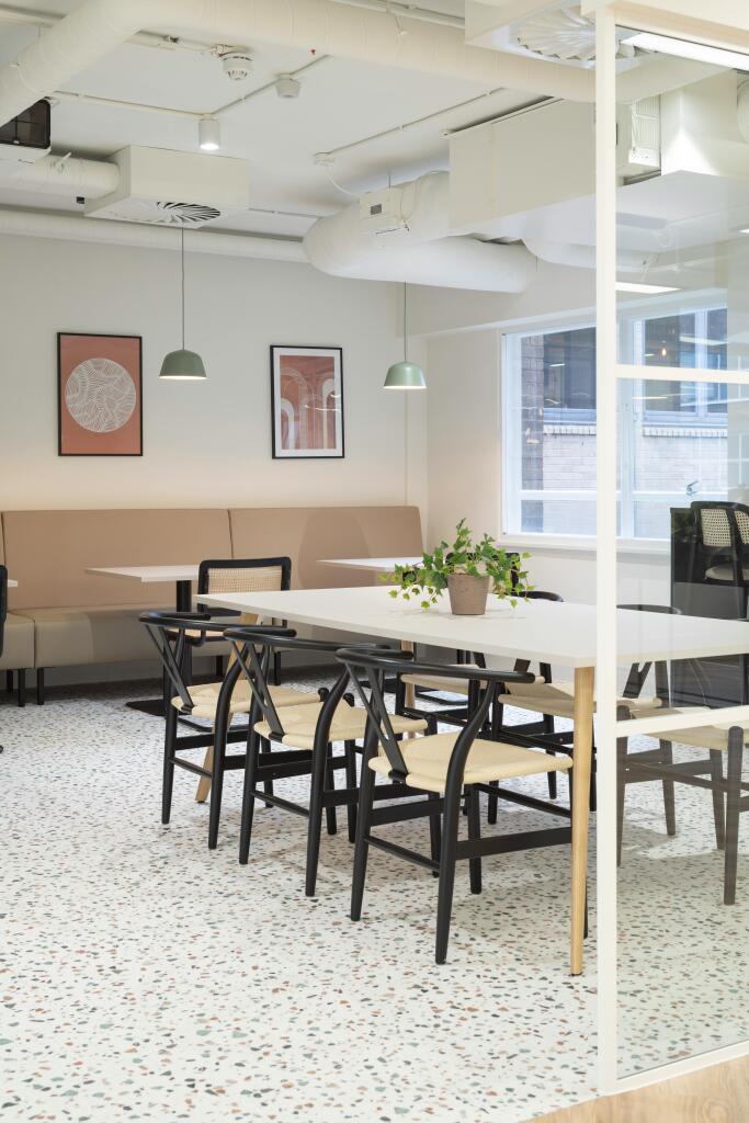 Kitchen & Breakout