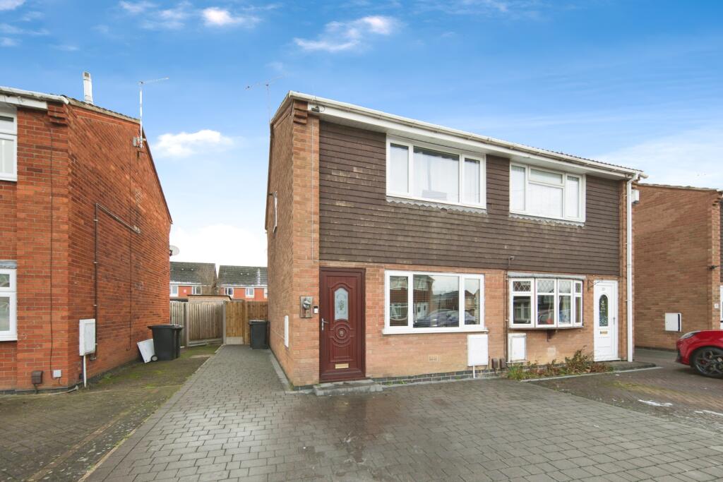 2-bed semi-detached on Burnaby Close, Nuneaton, CV10, £200,000