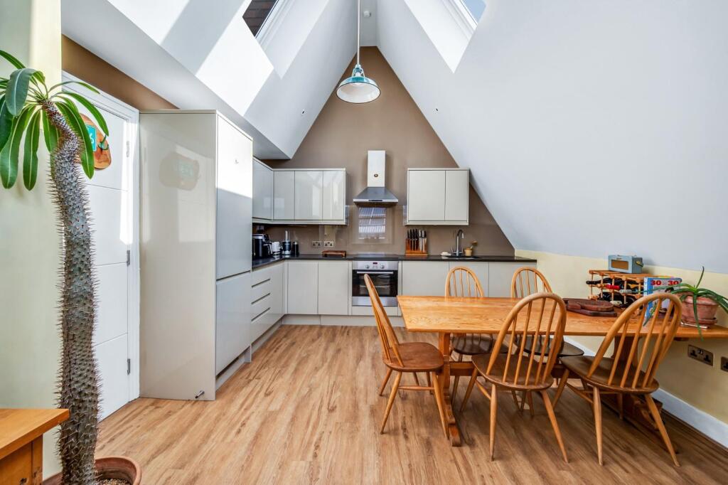 Apartment in London - More