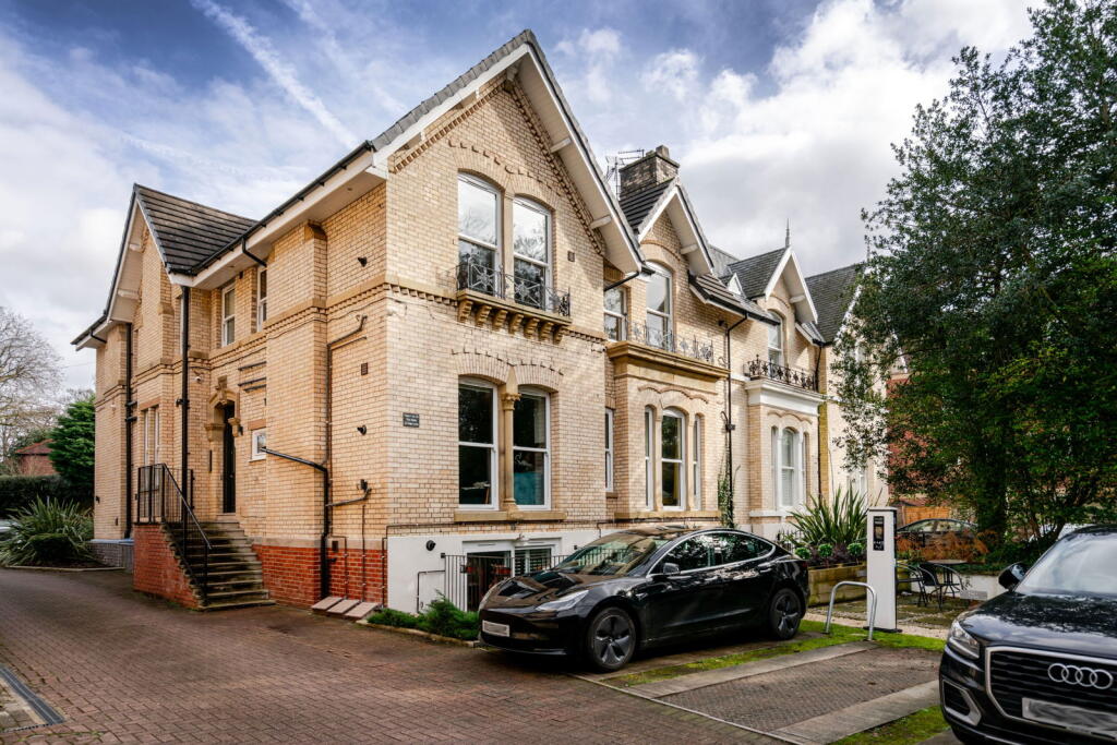 Main image of property: Edge Lane, Manchester, M21 9JF