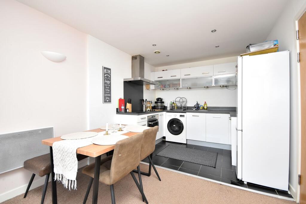 Apartment in Northampton - View 4