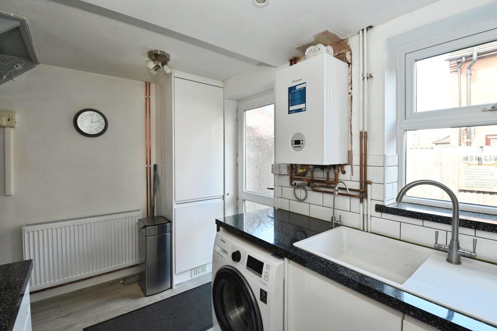 House in Lincoln, Lincolnshire - More