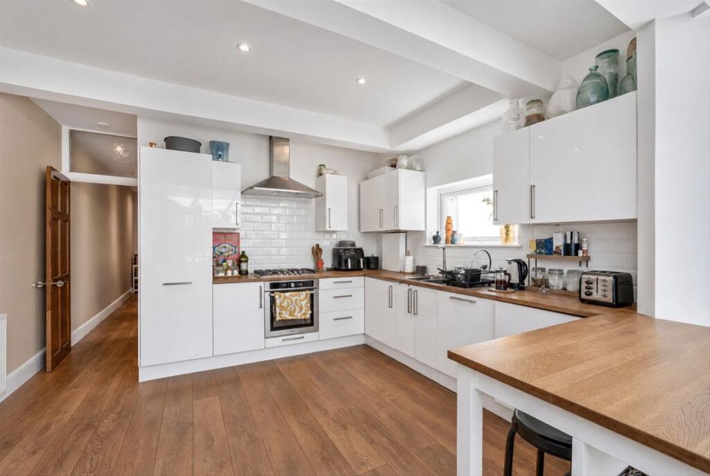 Apartment in London - View 5