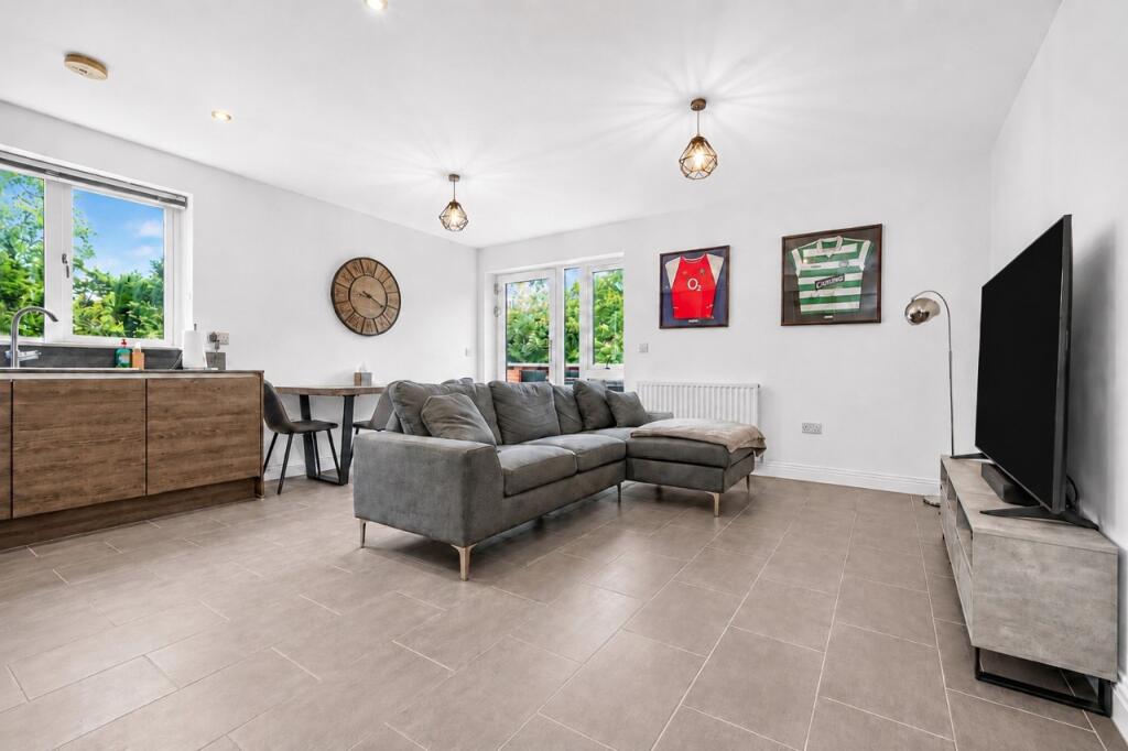 Apartment in St Albans, St Stephen - View 2