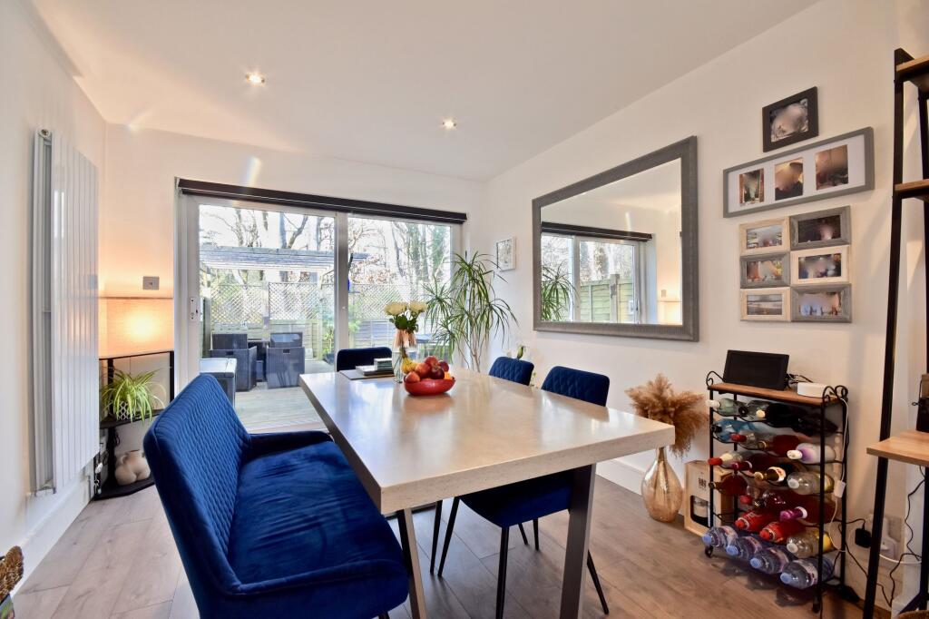 Dale View, Headley, KT18 photo 4