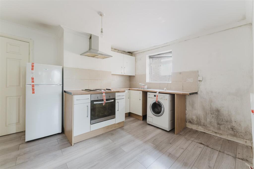 Apartment in Twickenham - View 3