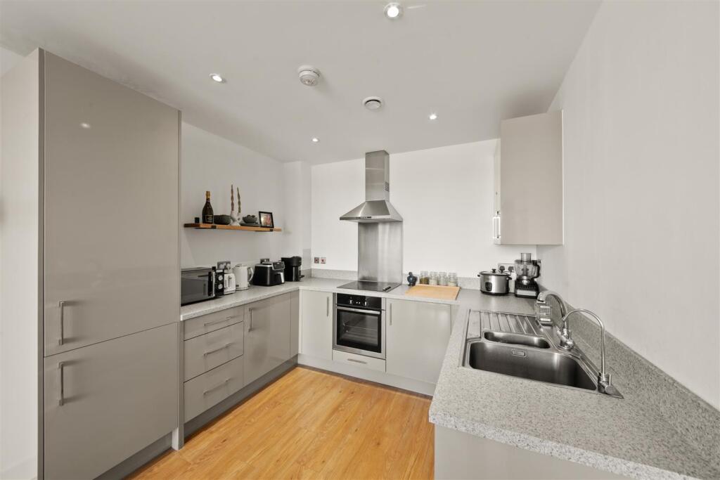 Apartment in Twickenham - View 5