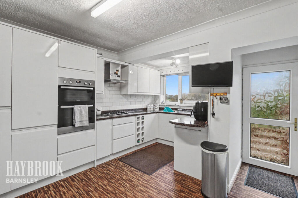 Hillside Drive, Hoyland photo 4