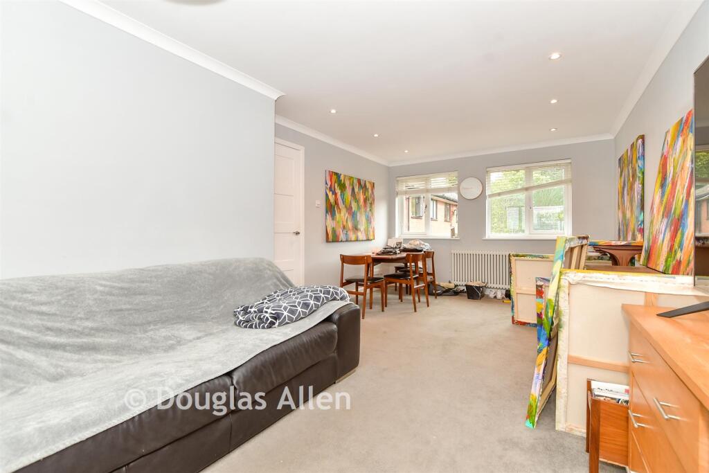 Apartment in Epping Forest, Buckhurst Hill - View 4