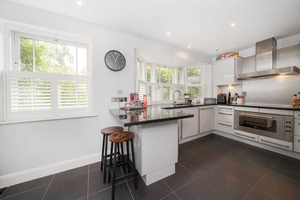 House in Weybridge - View 3