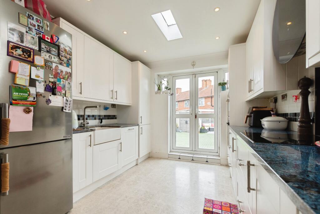 House in Sutton - More