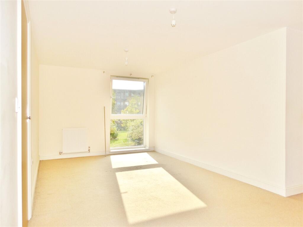 Apartment in Crawley, West Sussex - More
