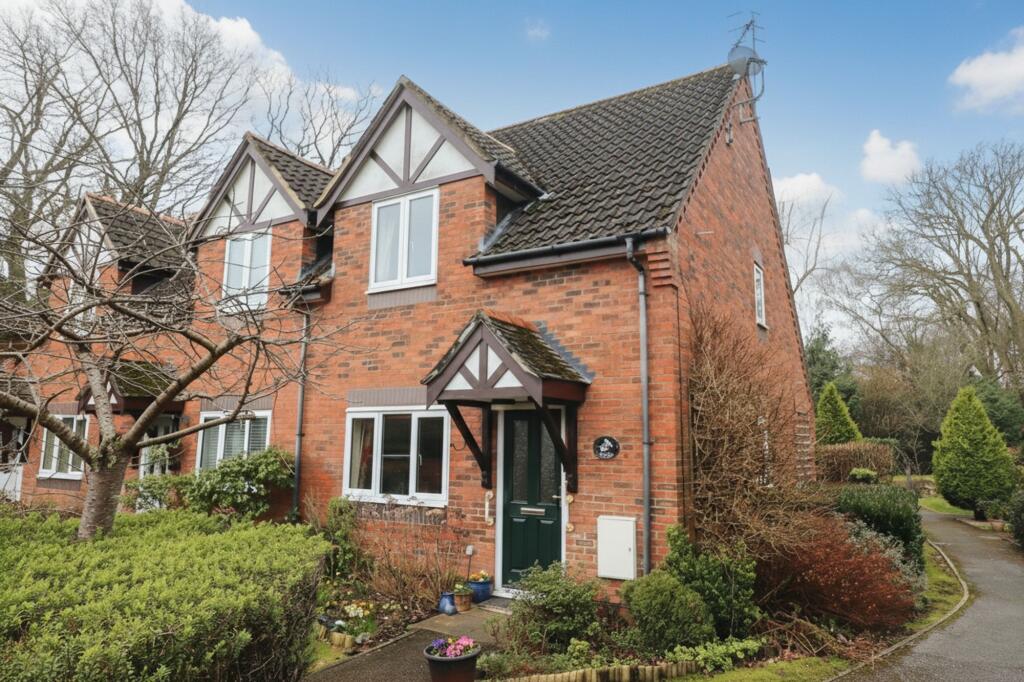 2-bed terraced on Marlborough Court, Pilgrims Close, Valley Park, SO53 4TD, £310,000
