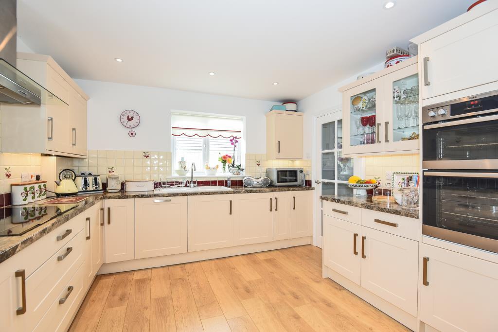 Janaway Court, Carterton, Oxon photo 4