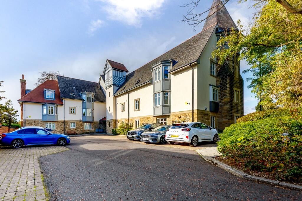 2-bed flat on Forest Avenue, Newcastle Upon Tyne, NE12, £240,000