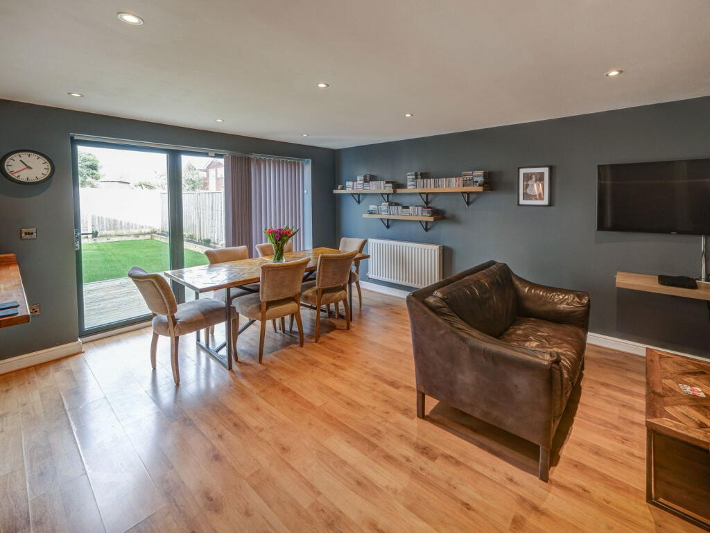 Rushgreen Road, Lymm, WA13 9QT photo 3