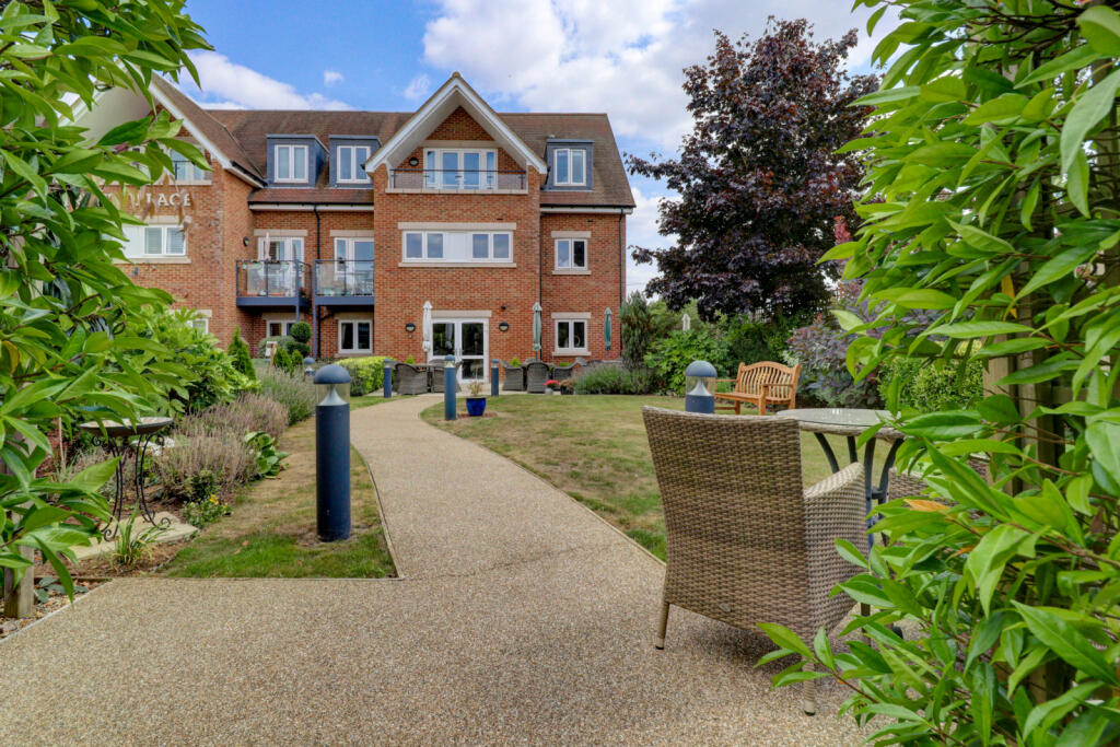 1-bed other on Trinity Place, Beaumont Way, Hazlemere, Buckinghamshire, HP15, £300,000