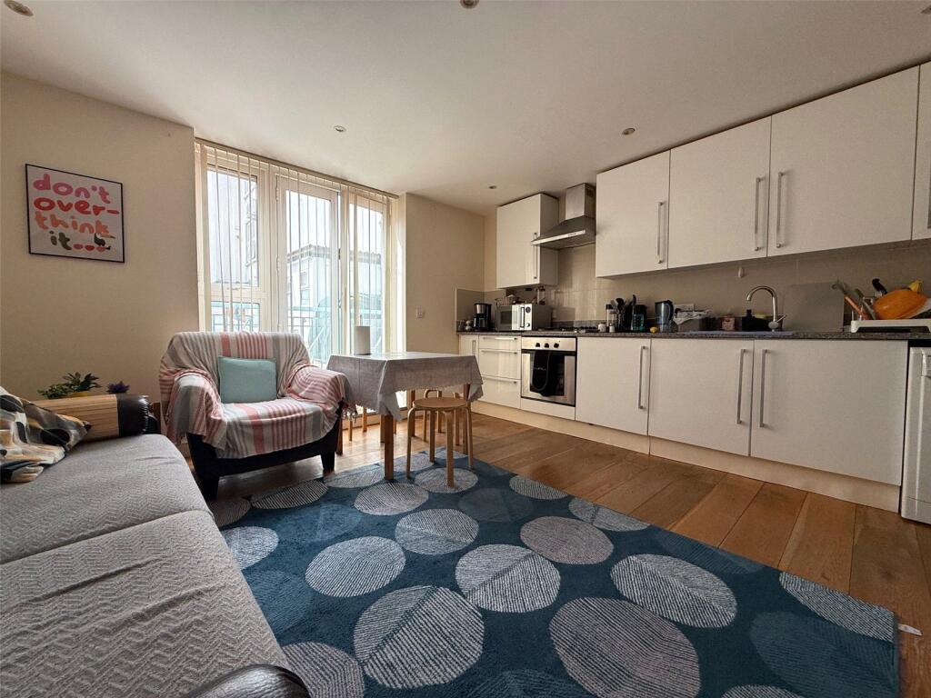 Main image of property: High Street, London, N8