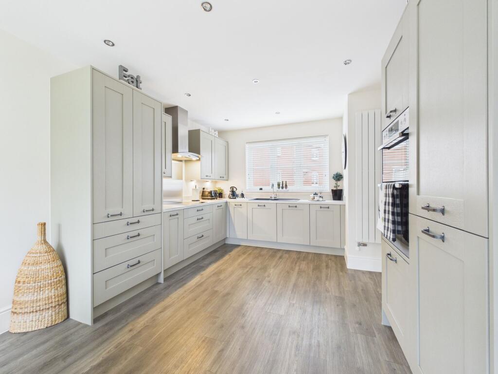 House in Towcester, West Northamptonshire - View 5