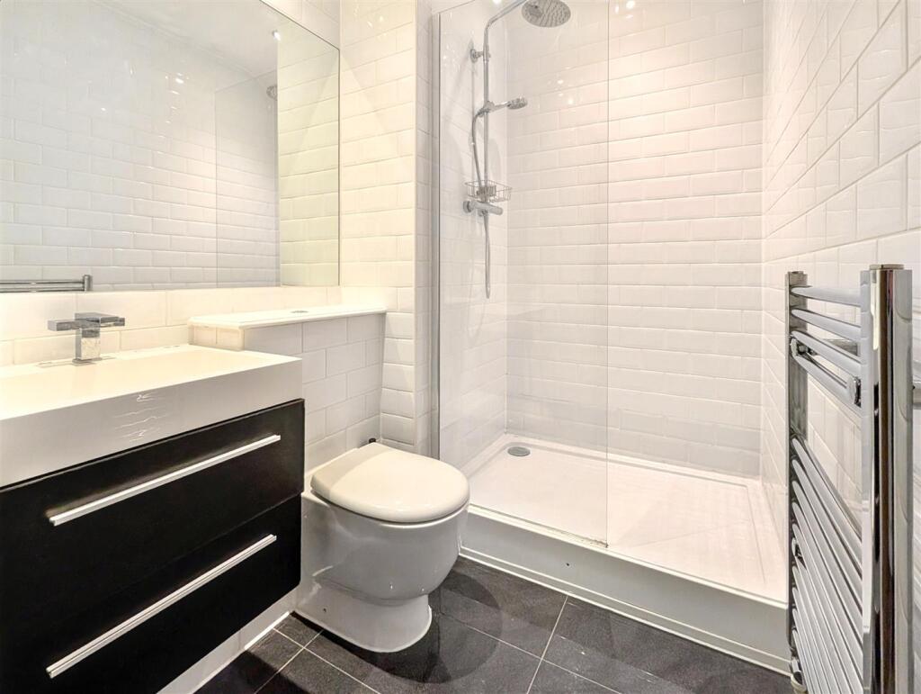Apartment in Southend-on-Sea - More