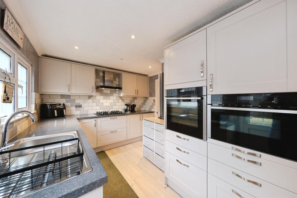 Southwell Road East, Mansfield, NG21 - View 2