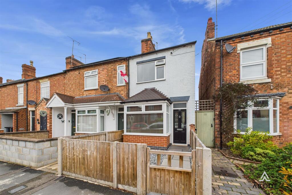 3-bed semi-detached on Woods Lane, Burton-On-Trent, £187,500