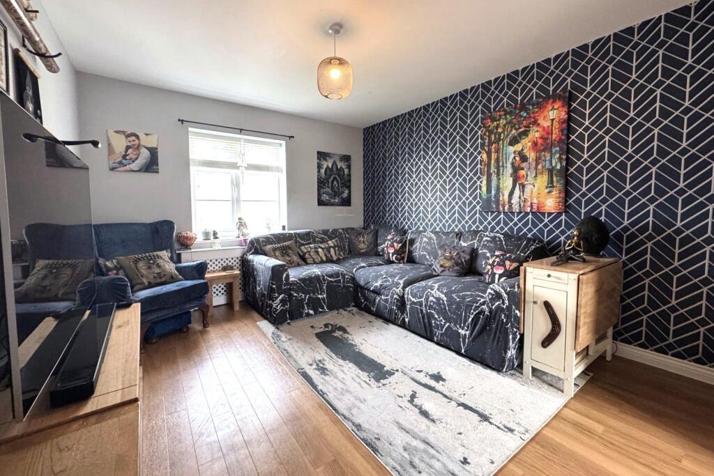 Wood Grove, Silver End, Witham, CM8 3FN photo 3