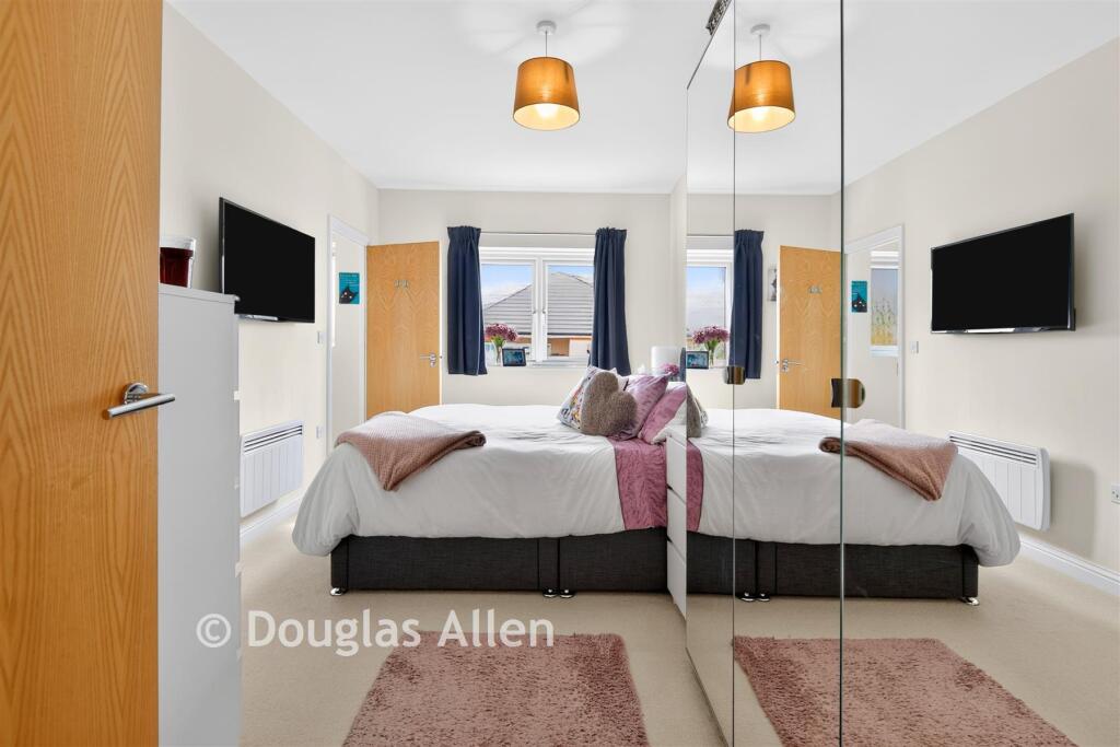 Apartment in Romford - View 3