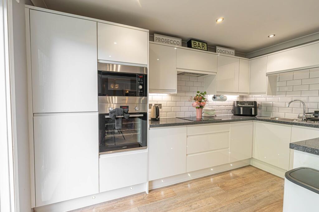 House in Newport - View 5