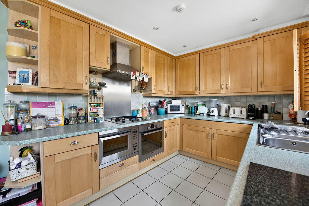 Minerva Crescent, Gunwharf Quays - View 3